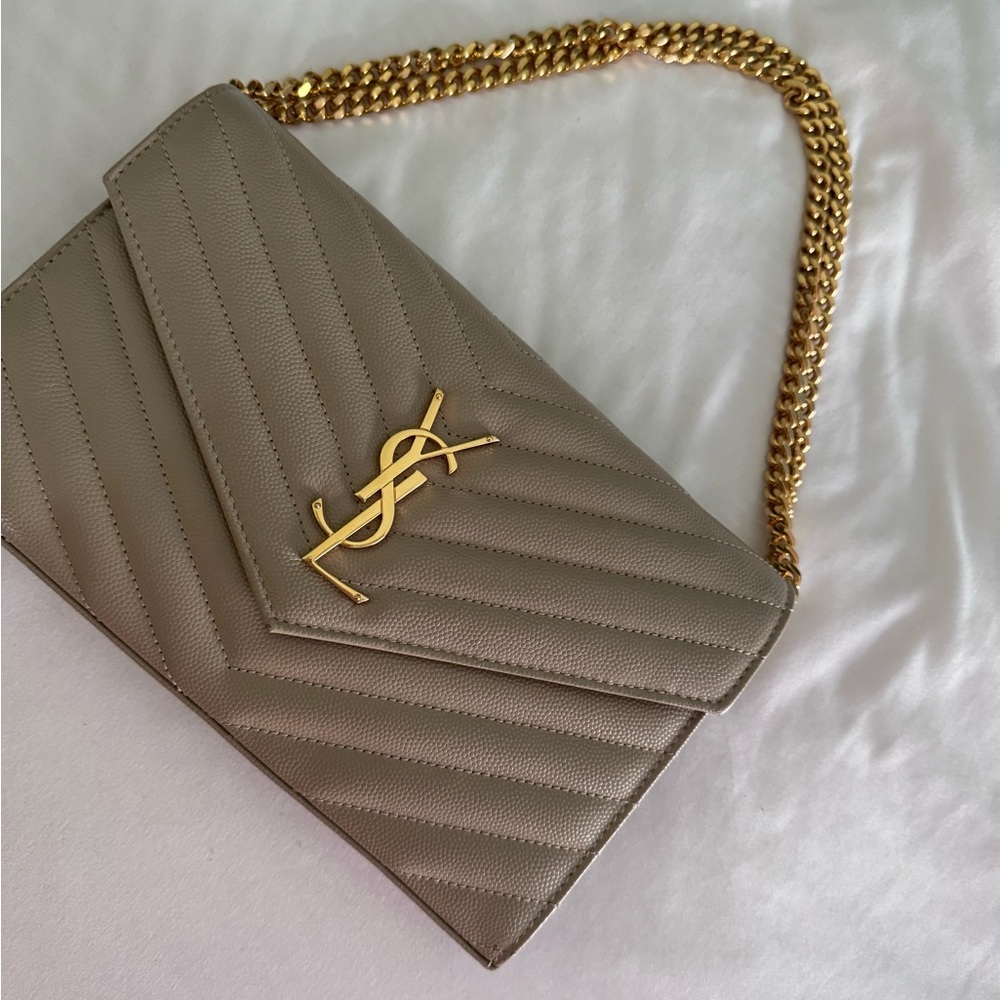 Large YSL wallet on chain in grained leather.